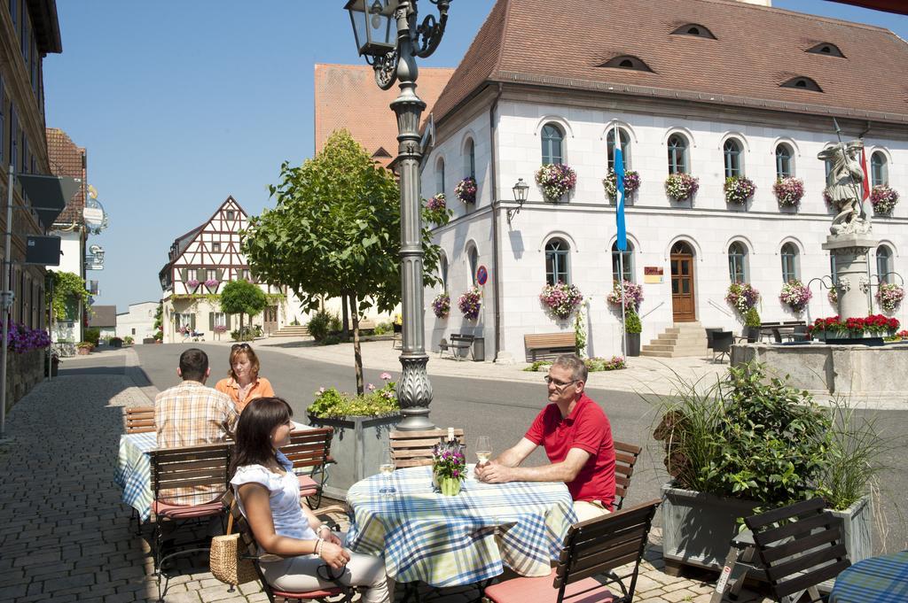 Hotel Schwarzes Ross Schwarzach am Main Exterior foto